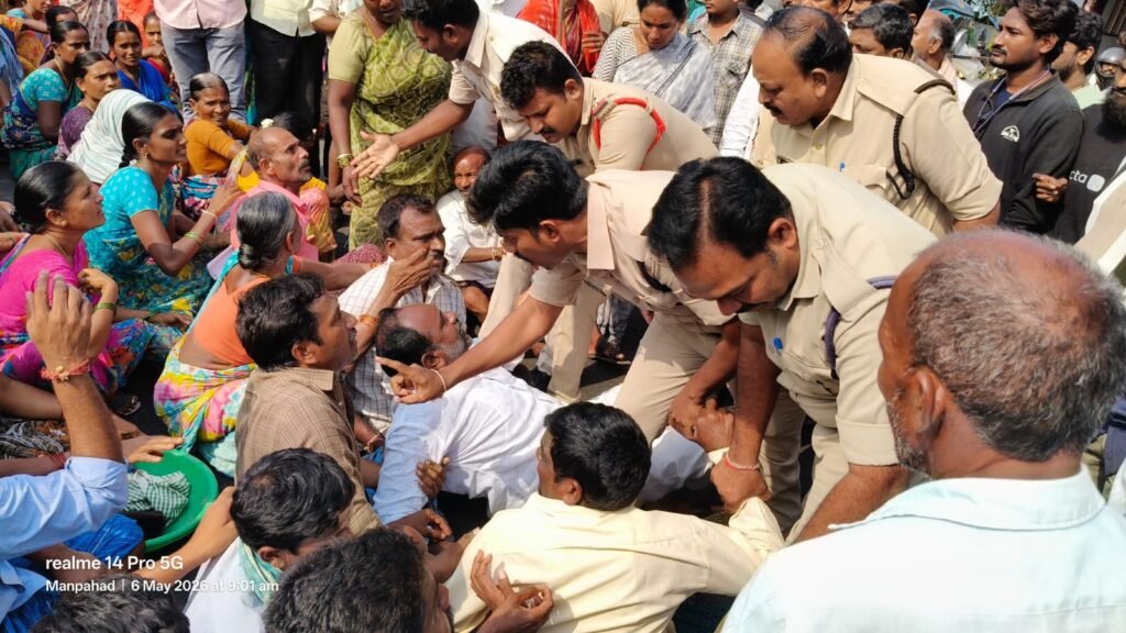 దేవరుప్పలలో హై టెన్షన్, రంగంలోకి పోలీసులు