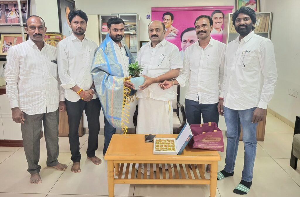 దుబాసి నవీన్‌కు చల్లా ధర్మారెడ్డి శుభాకాంక్షలు