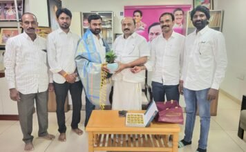 దుబాసి నవీన్కు చల్లా ధర్మారెడ్డి శుభాకాంక్షలు