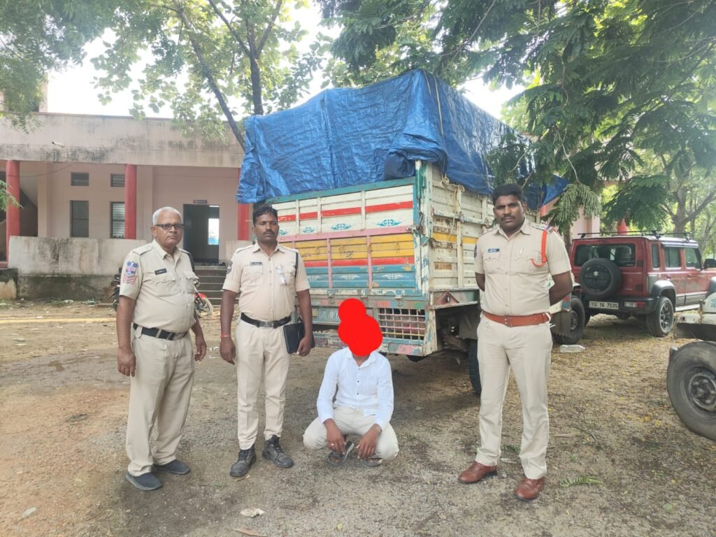 భారీగా అక్రమంగా తరలిస్తున్న రేషన్ బియ్యం పట్టివేత